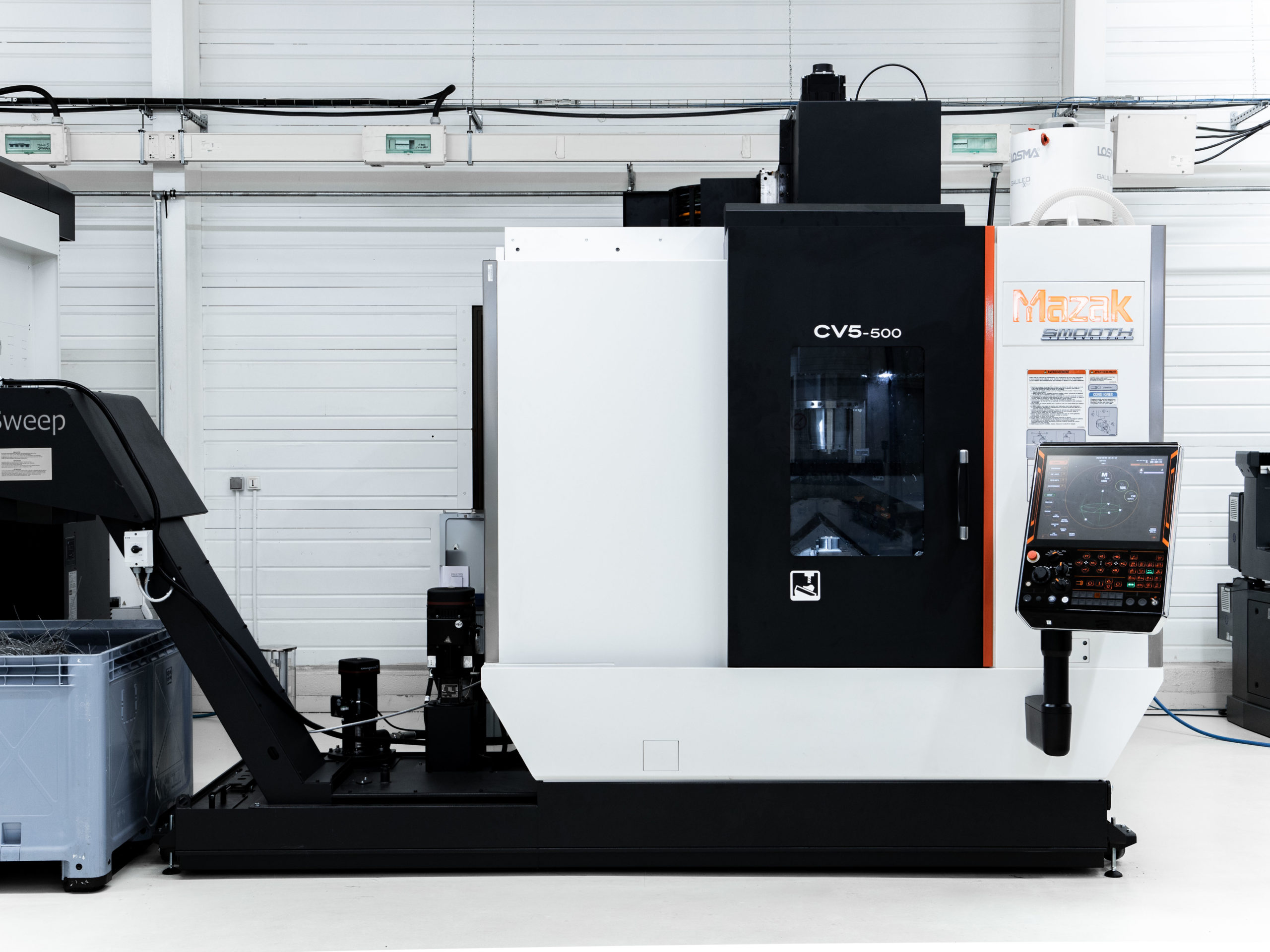 MAI 2024 - LIVRAISON D'UN TROISIÈME CENTRE D'USINAGE <br>5 AXES MAZAK CV5-500